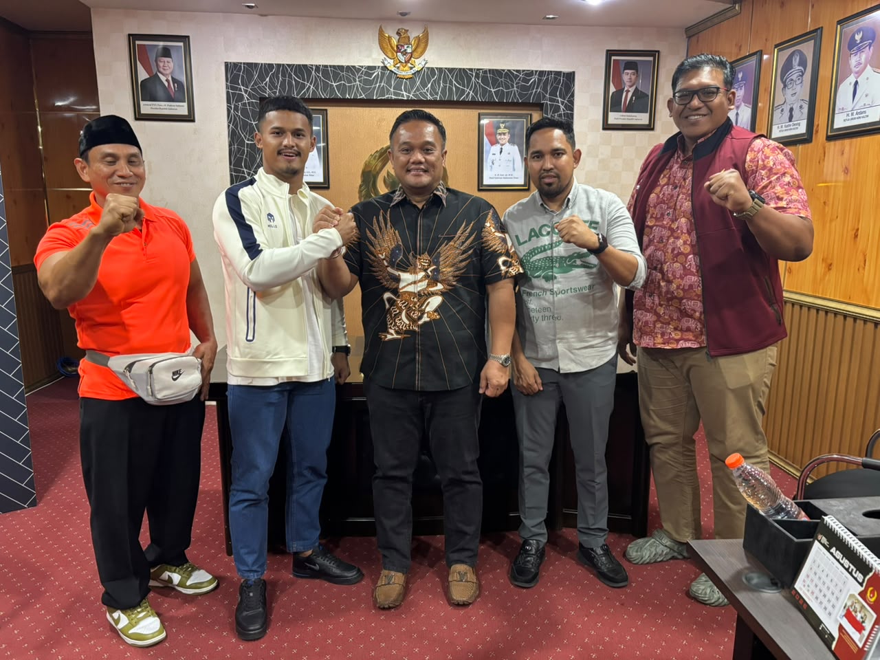 Beri Pelatihan Singkat, Peraih Emas Olimpiade Tambah Ilmu Lifter Muda Kaltim