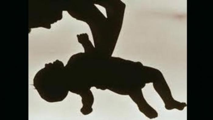 Baru Dilahirkan, Bayi Dicelupkan di Bak Mandi, Mayatnya Digantung di Tas Ransel
