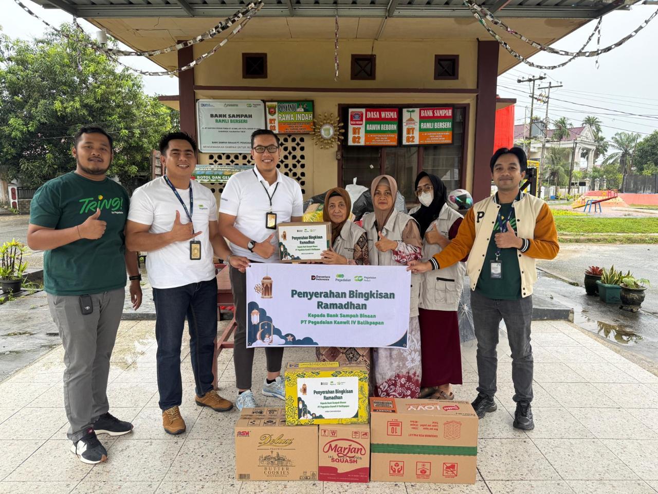 Dukung Gerakan Lingkungan, Pegadaian Salurkan Bingkisan ke Bank Sampah