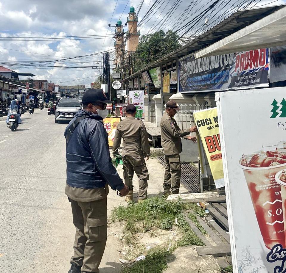 Ganggu Jalur Lalu Lintas, PKL di Jalan Pramuka Ditertibkan
