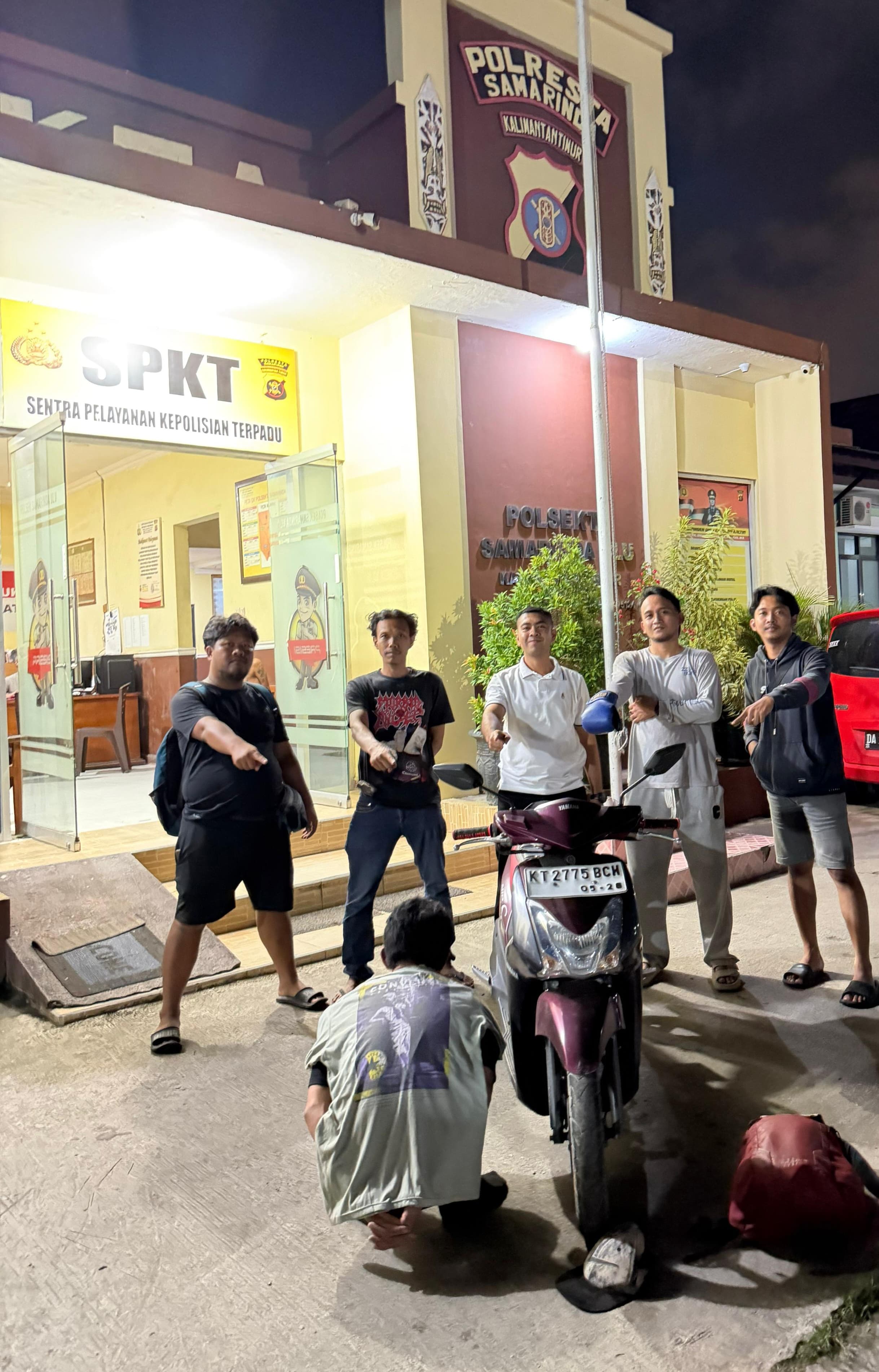 Gasak Motor di Masjid, Embat HP di Minimarket, Ditangkap setelah Terekam CCTVKabel Menumpuk di Parit, Program Penanganan Banjir Samarinda Terganggudi Kandang, Flick Lepas Lewi dengan Emosional
