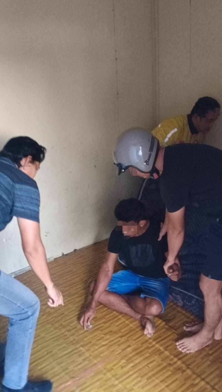 Teman “Bernyanyi”, Pengedar Sabu Diamankan saat Sembunyi di Kamar Mandi