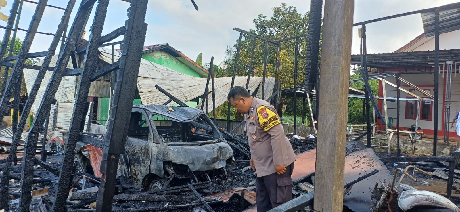 Kebakaran di Garasi Pemdes Sebulu Ulu,  2 Mobil dan 1 Motor Roda 3 Jadi Arang
