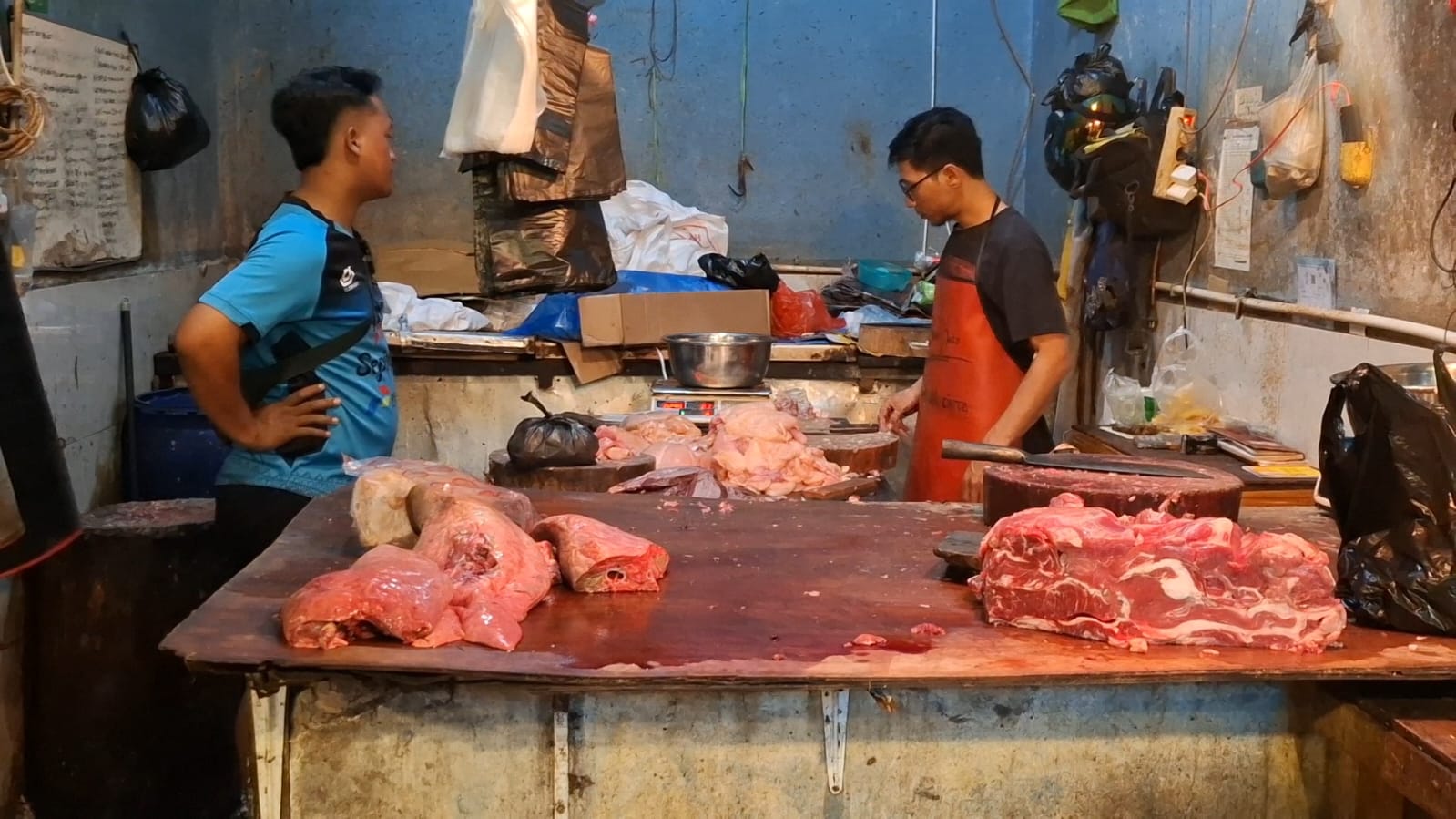 Pembeli di Pasar Tradisional Sepi, Imbas Harga Daging Sapi yang Tinggi