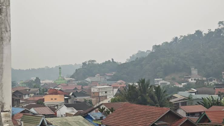 Jelang Akhir Oktober, Karhutla Menurun, Asap Kiriman Belum Berakhir