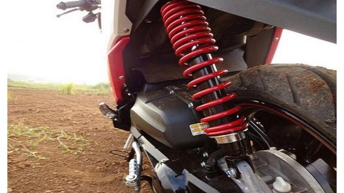 Mau Tahu Kenapa Motor Matic Hanya Memiliki Satu Shock Belakang? Ini Jawabannya