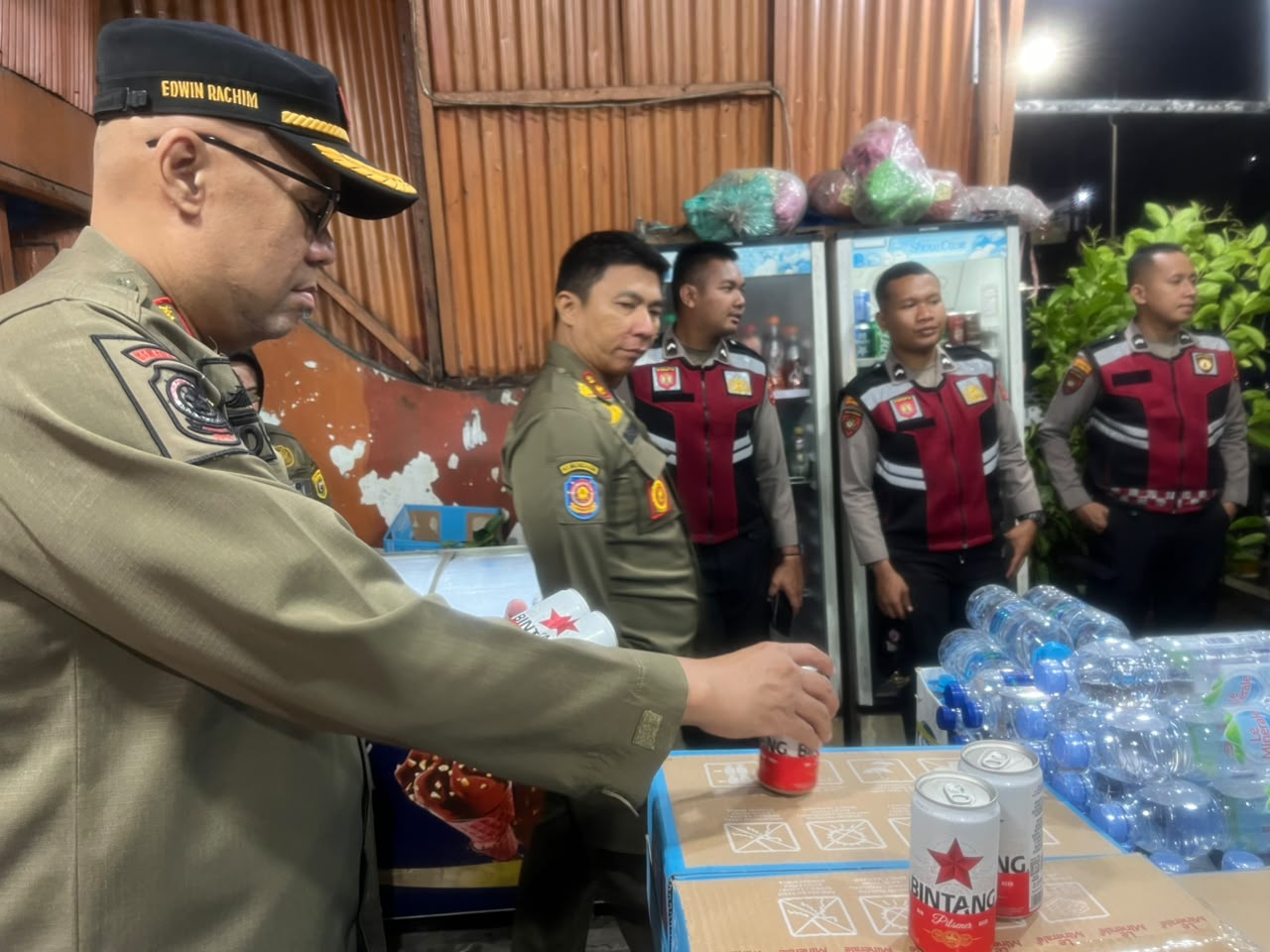 Lagi, Satpol PP Temukan Miras Oplosan di Warung Remang-remang