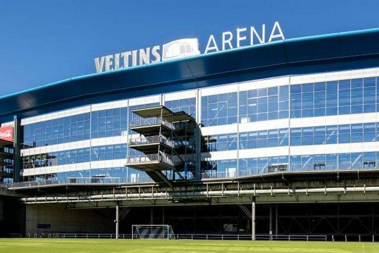 Geger! Pria Tua Ditemukan di Toilet Stadion Schalke 04