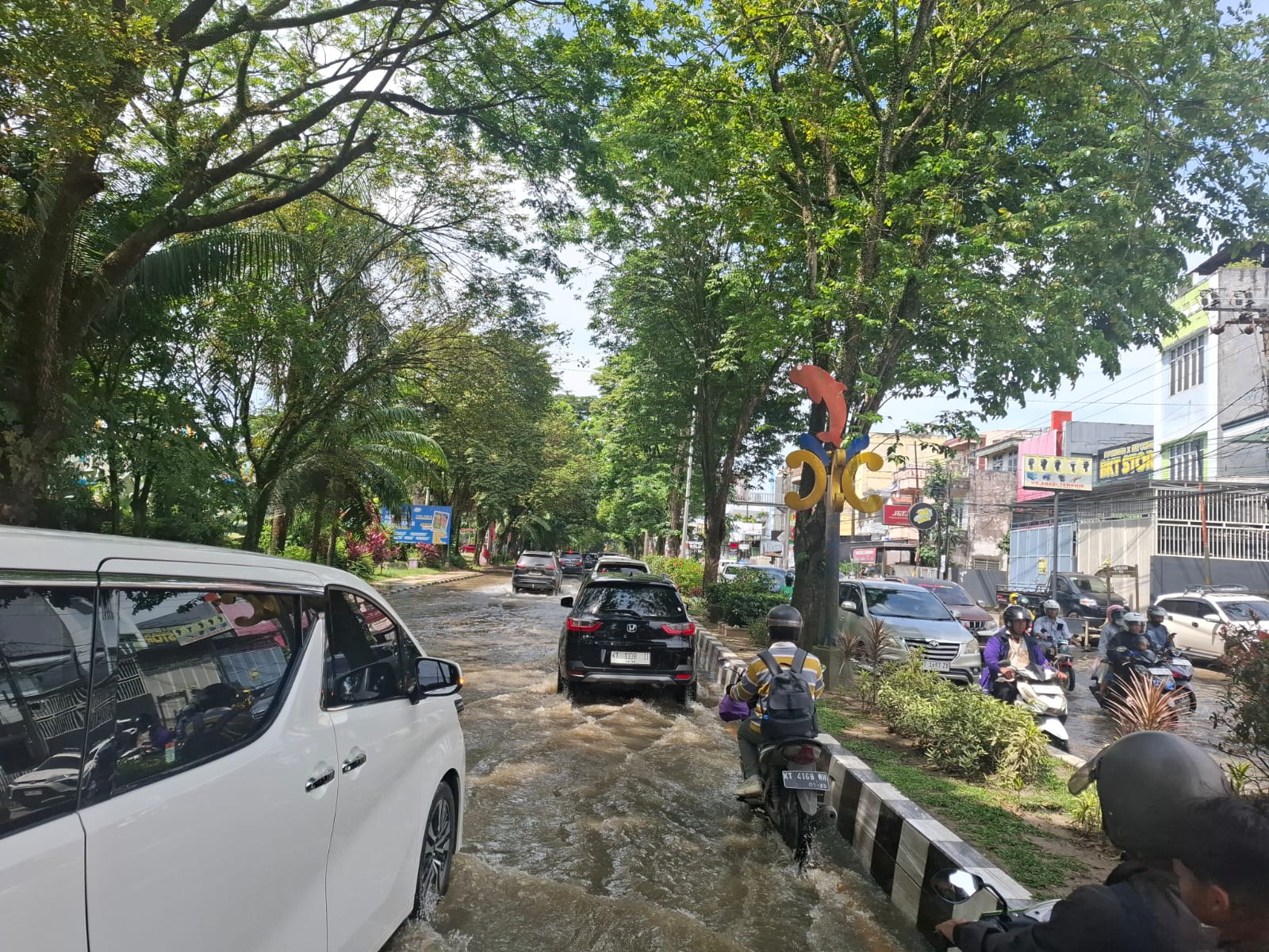 Fenomena Air MahakamnPasang, Beberapa Ruas Jalan Samarinda Terendam.