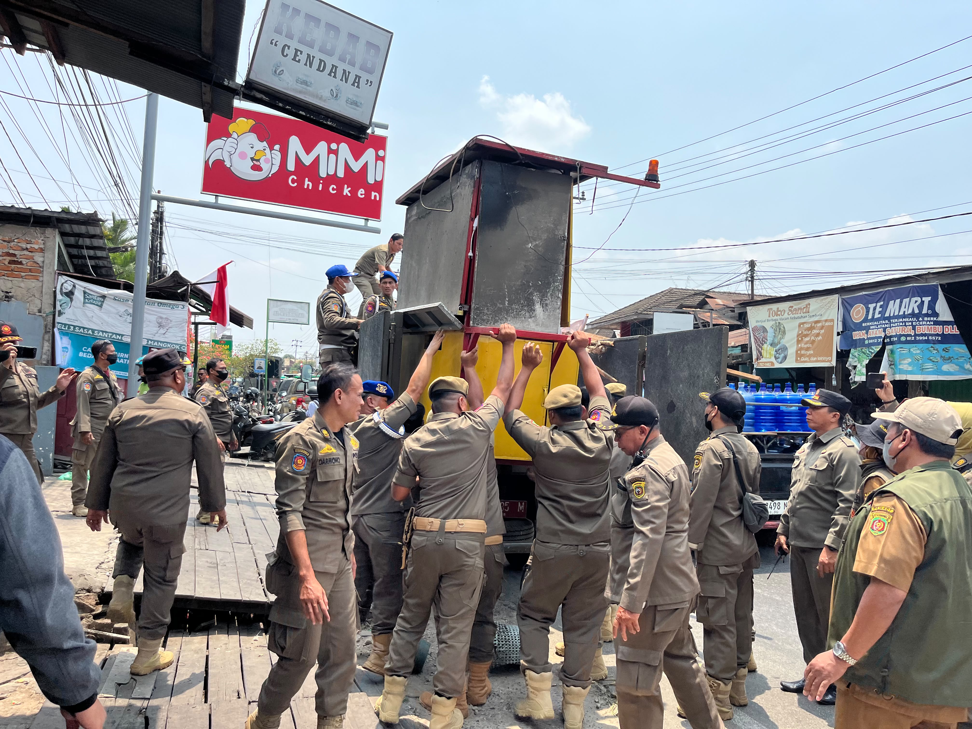 Hattrick Peringatan Diabaikan, Satpol PP Berangus PKL Mucil